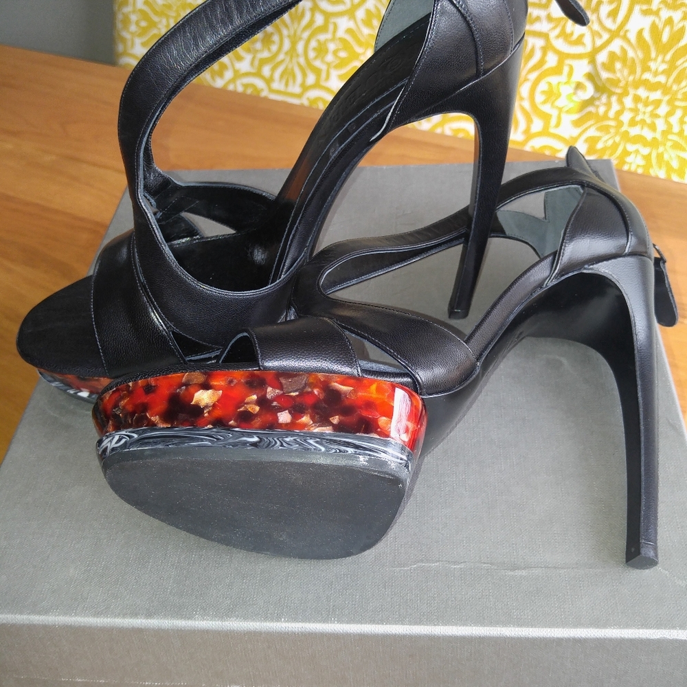 NIB Alexander McQueen leather and plexiglass armadillo heel in size 40